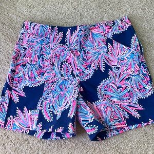 Lilly Pulitzer 5 inch Callahan shorts